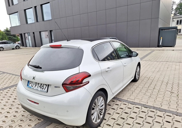 Peugeot 208 cena 36000 przebieg: 140000, rok produkcji 2016 z Leszno małe 137